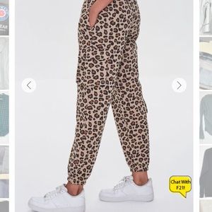 Leopard print sweatpants with pockets. XS